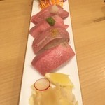 利久 - 牛タン寿司1000円。肉寿司もおいしかったけどこれも手軽でおいしい