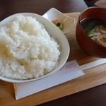 SPOON - ステーキランチのご飯・キムチ・味噌汁