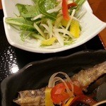 きくよし - 小魚の南蛮漬け、サラダ。ドレッシングは酸味が強いが美味しい　2016.4