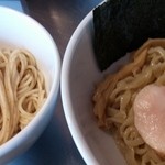 ボニートスープヌードルライク - 塩鰹つけ麺（ある日の限定）※くじら食堂の麺が右