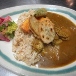 喫茶ひるねこ - 「今日のごはん」の一品となる「米粉のヴィーガンカレー」