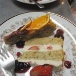 喫茶ひるねこ - ハーフサイズケーキの盛り合わせ