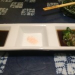 炭豚亭 - 自家製のポン酢、味噌風味のソース、藻塩の3種の味付けで食べていきます【料理】