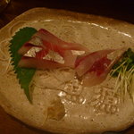 魚源 - ７８０円のシマアジの刺身（苦笑）