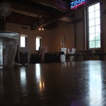 エスケール - 照明の抑えられた落ち着いた店内