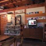 エスケール - 店内ショーケースやミュージックスペース