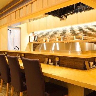 ◆空間－和と木の温もり感じる落ち着いた店内－。