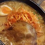 豚吉ラーメン - ねぎたっぷり。辛味噌とんこつラーメン