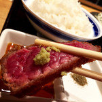 牛カツ京都勝牛  - ワサビ醤油、うーん、調味料の味しかしない、肉の味がしない