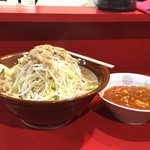 蒙麺 火の豚 - 三度目訪問時
      フュージョンすり鉢750g
      ヤサイマシマシアブラ