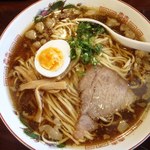 醤油ラーメン かまやつ - 醤油らーめん大盛り800円は2玉