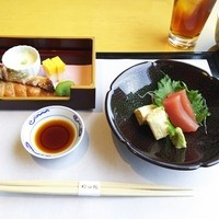 京懐石とゆば料理 松山閣 JR京都伊勢丹店 - 【お料理】湯葉と鮪のお造り 他