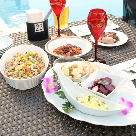 Poolside Dining THE TERRACE
