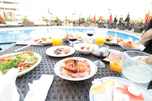 Poolside Dining THE TERRACE photo 3