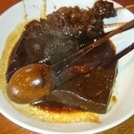 おでん（牛すじ、こんにゃく、玉子計5本）（税込600円）(2016.4撮影）