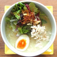 蔭山樓 表参道店 - 蔭山樓名物 鶏白湯塩そば 1296円
