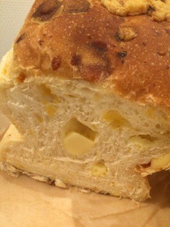 新出製パン所 - 五種のチーズ（2016.04.12）