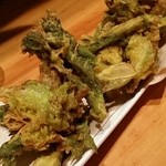 ビストロ シン 2 - たらの芽・ふきのとうのフリット：850円