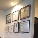 ドゥース ダイニング ウイング - ★数々の額…