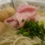 丿貫 - 「マッドクラブそば」　ままかりベース　900円　ウズラの味玉・50円