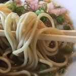 荒町商店中華そば ふじやま - 追いサバの麺アップ。小麦香る美味しい麺です。