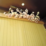 Tonkatsu Kagurazaka Sakura - 店の天井にはさくらが。。