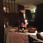 ザンビ - シーザーサラダ制作中