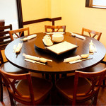 菜の花  - 円卓をメンバー７名で囲みます