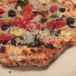 ピッツェリア ファッブリカ 1090 - シラスとニンニクとケッパーの