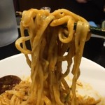 汁なし担坦麺 すごくシビれる、麺持ち上げ