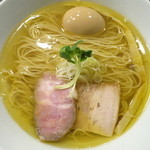 らぁ麺やまぐち 辣式 - 味玉塩らぁ麺（アップ）