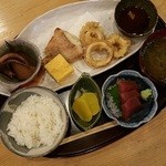 東京イカセンター - 焼き、天ぷら、煮、生が楽しめる魚料理のランチ
