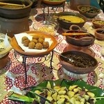 アーユルヴェーダ・カフェ ディデアン - スリランカ料理①（ランチビュッフェ）のちほどテーブルにサラダとデザートが追加されました。
                                2016.04