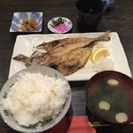 さかな・炙り　暖 - 焼き魚定食 (特大アジ)