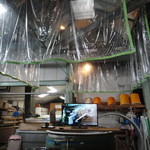 五十嵐酒造 - 手前のテレビで仕込みの模様を鑑賞