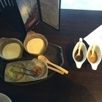 山人 - いろいろなドレッシングをつけて食べます。