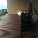 山人 - ベランダには椅子があります。