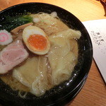 塩ワンタンそば。900円