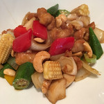 中国料理 成蹊 - 鶏肉とカシューナッツ炒め。ビールによく合います。