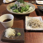 そば草香 - 向うのサラダ大盛り…（笑
