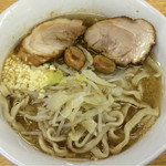 ラーメン二郎 - ラーメン 700円　麺半分・ヤサイ少なめ・ニンニク