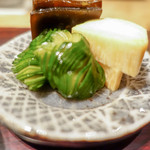 虎白 - お新香は細かな包丁お弟子さんが