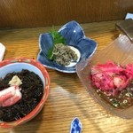 菊寿し - モズク酢、蟹みそ、鯨ベーコン。