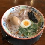 大砲ラーメン  - 昔ラーメン煮卵入りです。