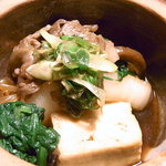 京都 なだ万 賓館 - 和牛　焼き豆腐　葱　椎茸　菊菜？　結びシラタキ