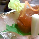 Kyouto Nadaman Hinkan - 鯛炙り　鮪　山芋　食用花
