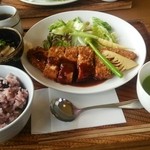 ぶらんぽーと - 布目定食、とんかつ