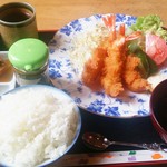 さんがま茶屋 - 海老フライ定食750円がランチパスポートで500円
                                
                                海老フライ・サラダ・日替わり3点・茶碗蒸し・お味噌汁・ご飯