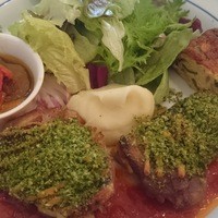 ダン ル シエル - 鶏もも肉のマスタードパン粉焼きピリ辛トマトソース