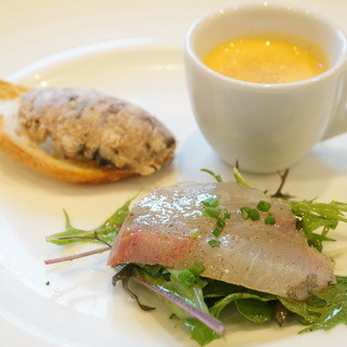 クラリタ ダ マリッティマ - 料理写真:三崎産 庄子のカルパッチョ、北海道産 サンマのクロスティーニ
藤沢産 かぼちゃの冷たいスープ
